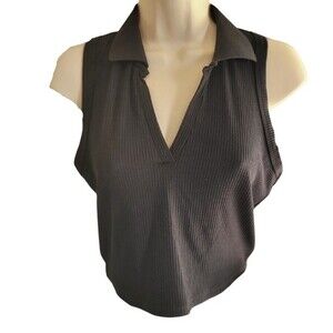 Skönhet NWT Black Ribbed with Collar Crop Top Size Medium